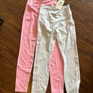 Never worn. Size small leggings